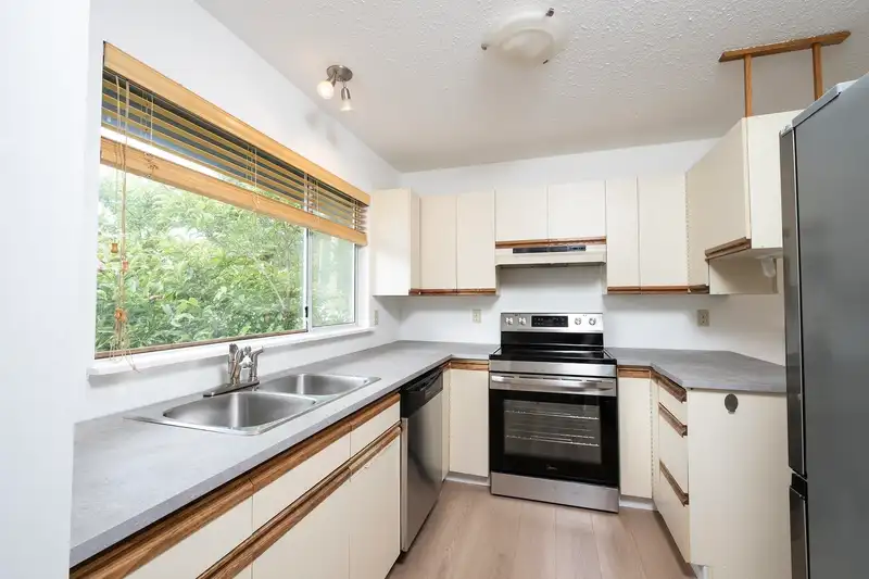 1214 CAROLE PLACE - photo 4 of 28