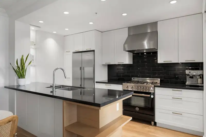 308 168 E 35TH AVENUE - photo 2 of 40