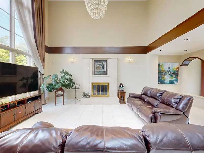1510 W 33RD AVENUE - photo 4 of 33