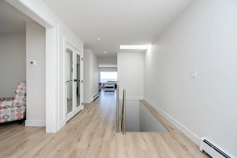 15452 VICTORIA AVENUE - photo 4 of 40