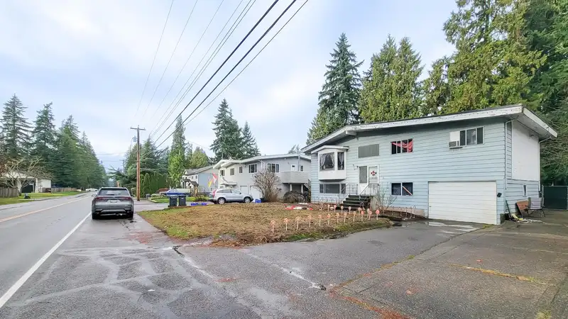 20567 42 AVENUE - photo 2 of 19
