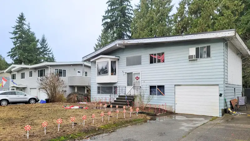 20567 42 AVENUE - photo 3 of 19