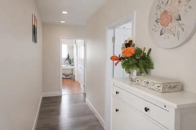 27964 LEDUNNE AVENUE - photo 2 of 11