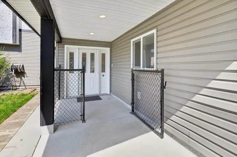 20357 42 AVENUE - photo 3 of 38