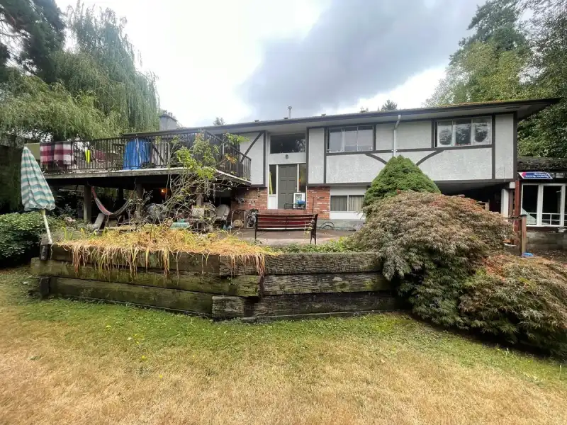 9947 116A STREET - photo 1 of 8