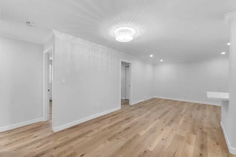 102 9152 SATURNA DRIVE - photo 3 of 35