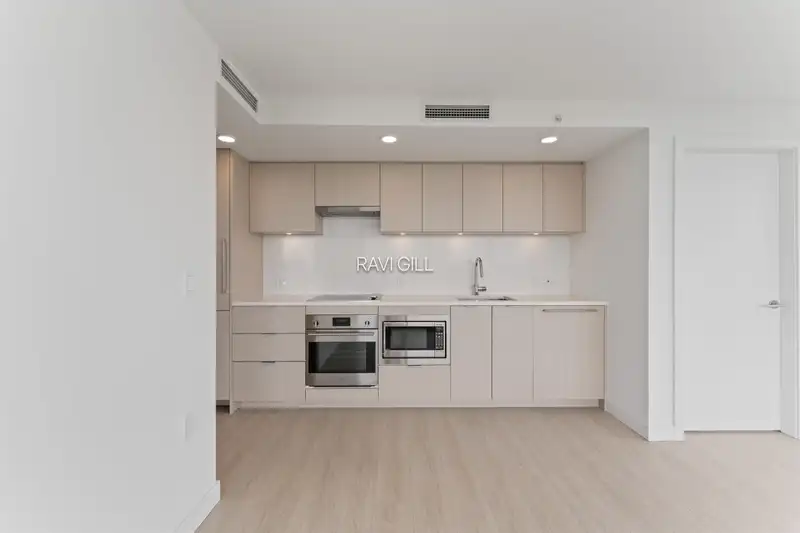 802 13675 107A AVENUE - photo 2 of 24