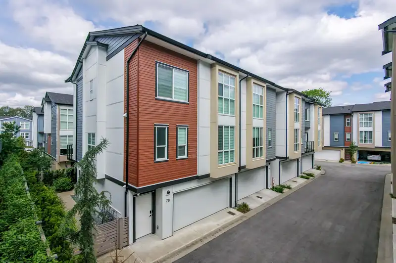 78 7670 207 STREET - photo 1 of 40