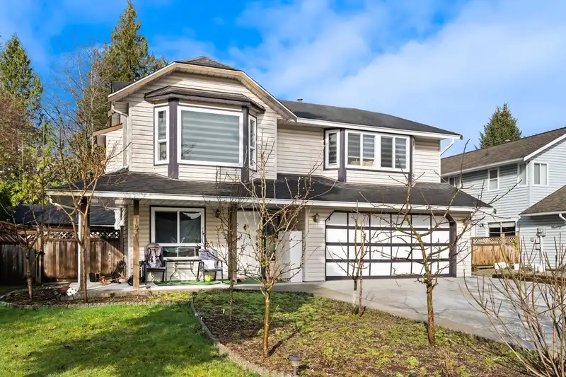 10785 155A STREET - photo 4 of 40