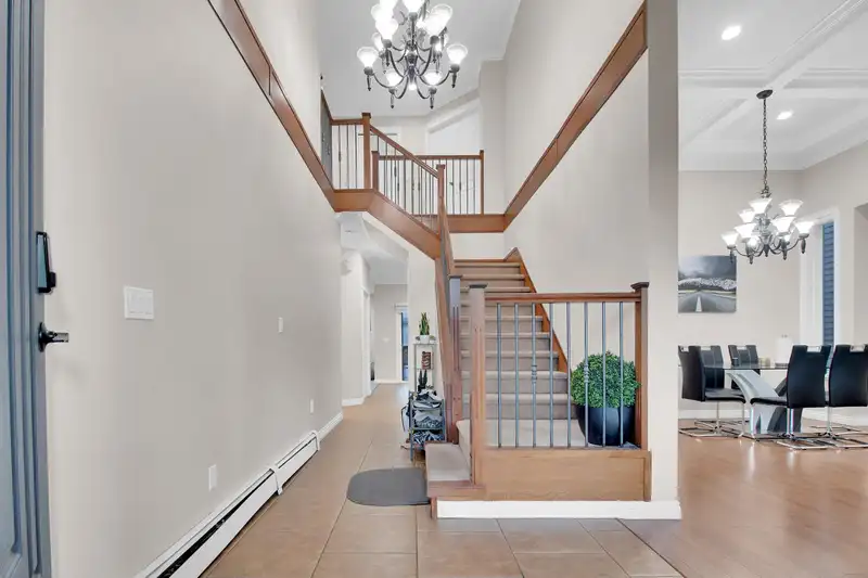7690 146A STREET - photo 3 of 30