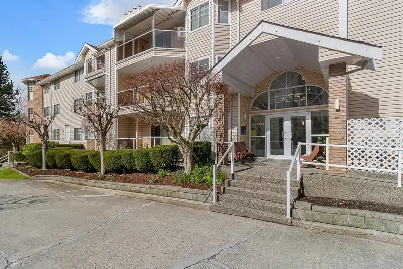 126 22611 116 AVENUE - photo 1 of 17