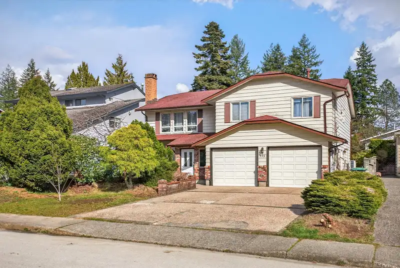 925 MERRITT STREET - photo 2 of 40