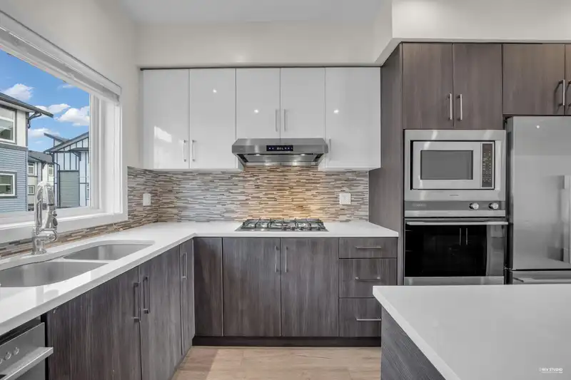 59 9680 ALEXANDRA ROAD - photo 3 of 40
