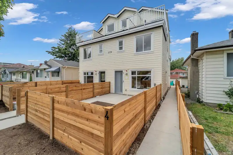 4 5779 CLARENDON STREET - photo 1 of 28