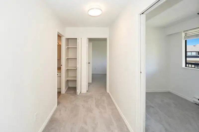 413 8120 COLONIAL DRIVE - photo 4 of 17