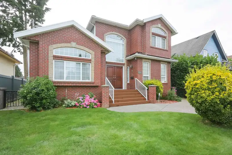 1312 TENTH AVENUE - photo 2 of 40