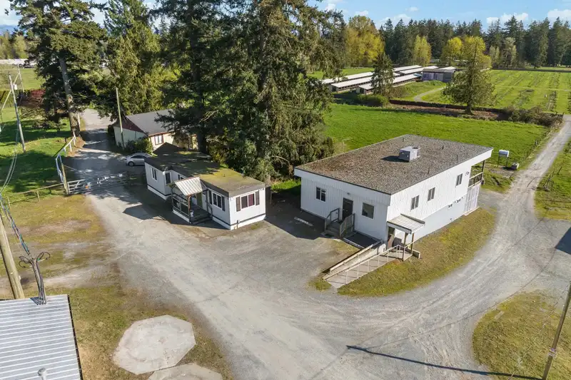 711 256 STREET - photo 4 of 40