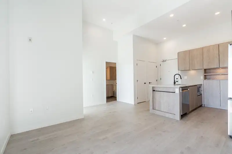 304 19577 65B AVENUE - photo 4 of 25