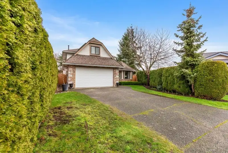 22171 46A AVENUE - photo 2 of 40