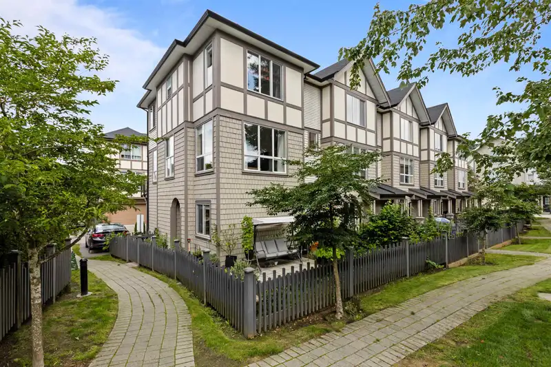 60 7848 209 STREET - photo 2 of 35