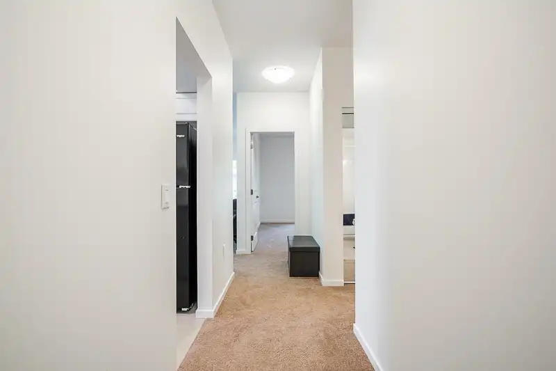 202 13911 70 AVENUE - photo 4 of 34