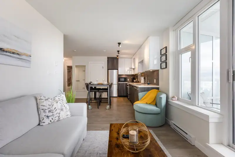 521 311 E 6 AVENUE - photo 4 of 39