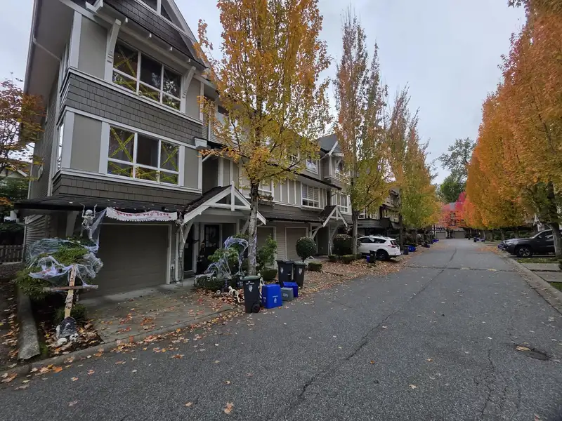 9 6747 203RD STREET - photo 2 of 24