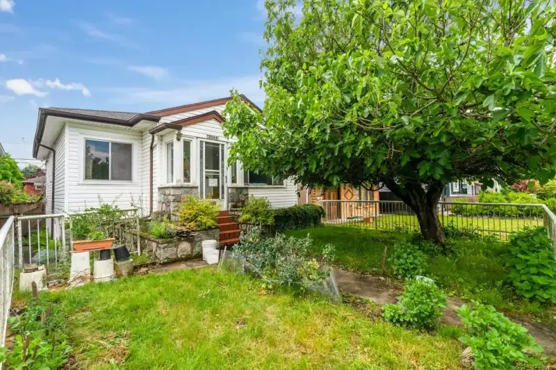 2566 VENABLES STREET - photo 1 of 18