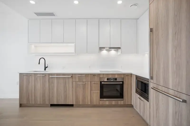 202 8398 OAK STREET - photo 1 of 25