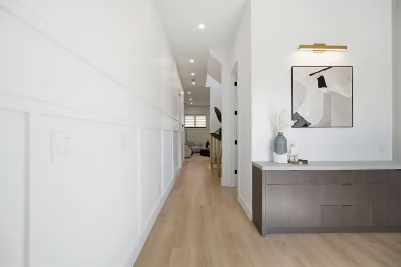 20473 69 AVENUE - photo 4 of 40