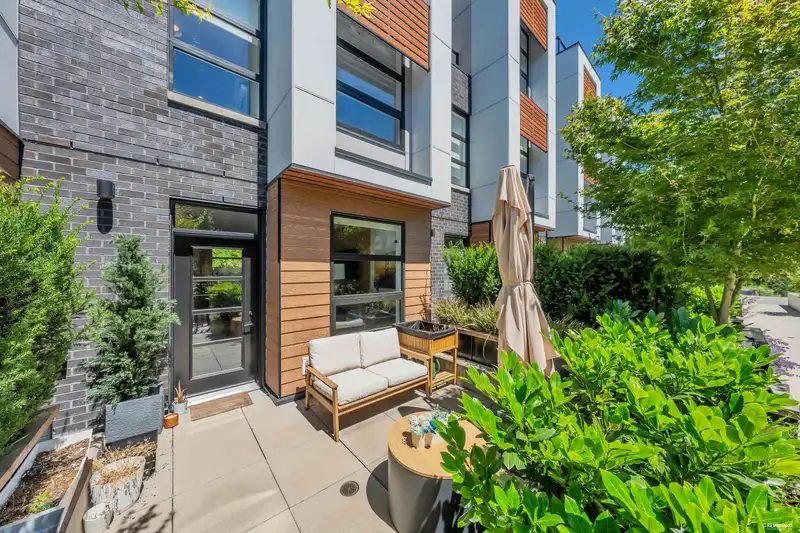 1202 6085 IRMIN STREET - photo 1 of 40