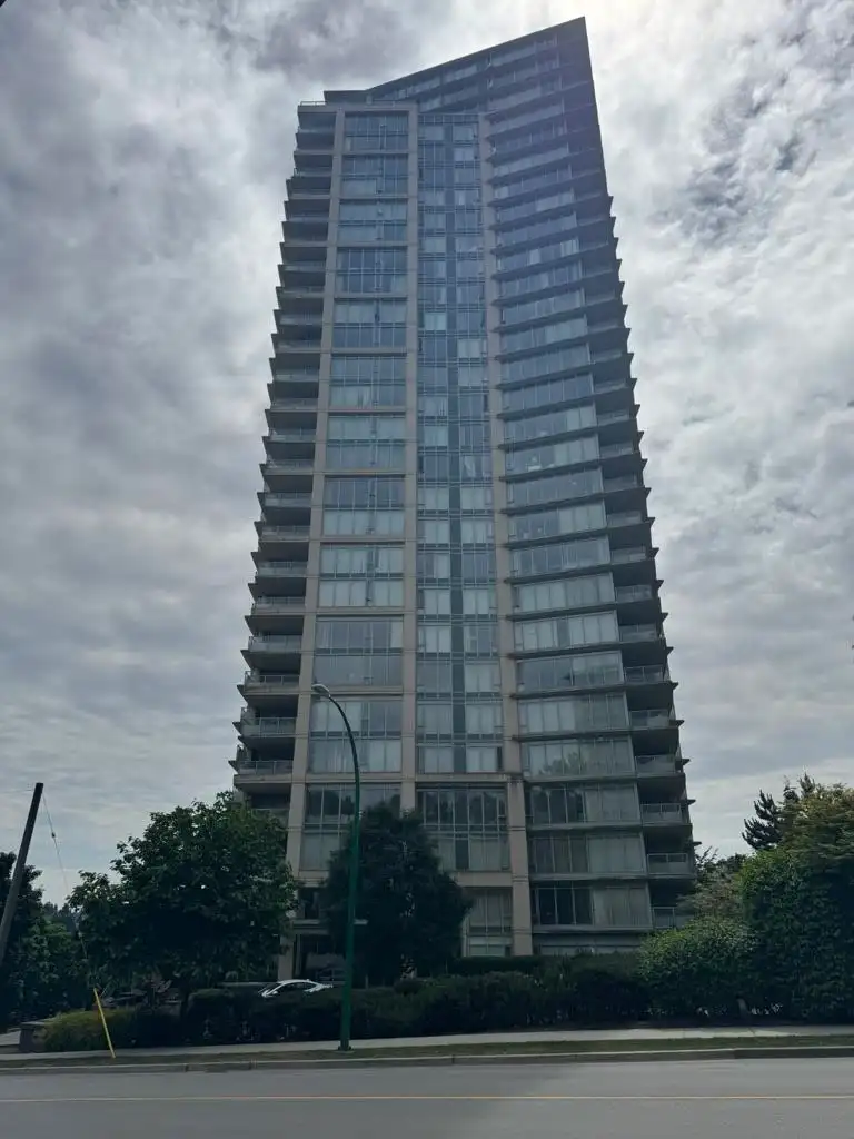 2506 2133 DOUGLAS ROAD - photo 1 of 13