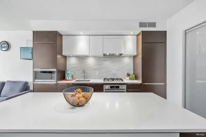 1007 5233 GILBERT ROAD - photo 2 of 33