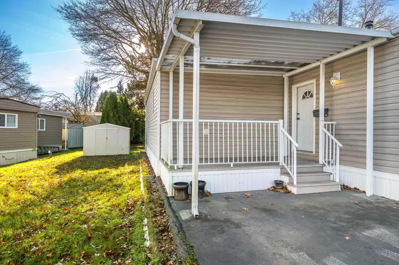 173 1840 160 STREET - photo 2 of 37