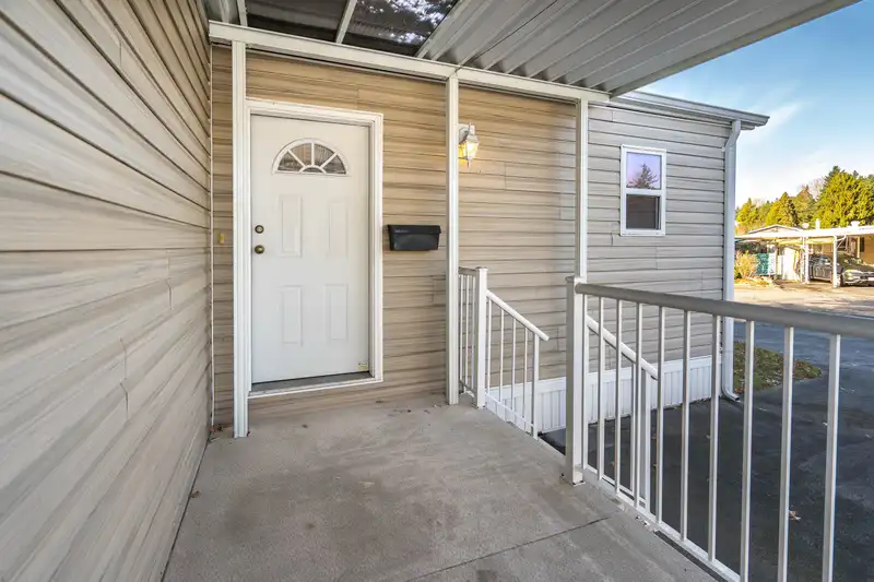 173 1840 160 STREET - photo 3 of 37
