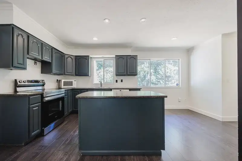 20928 96 AVENUE - photo 4 of 40