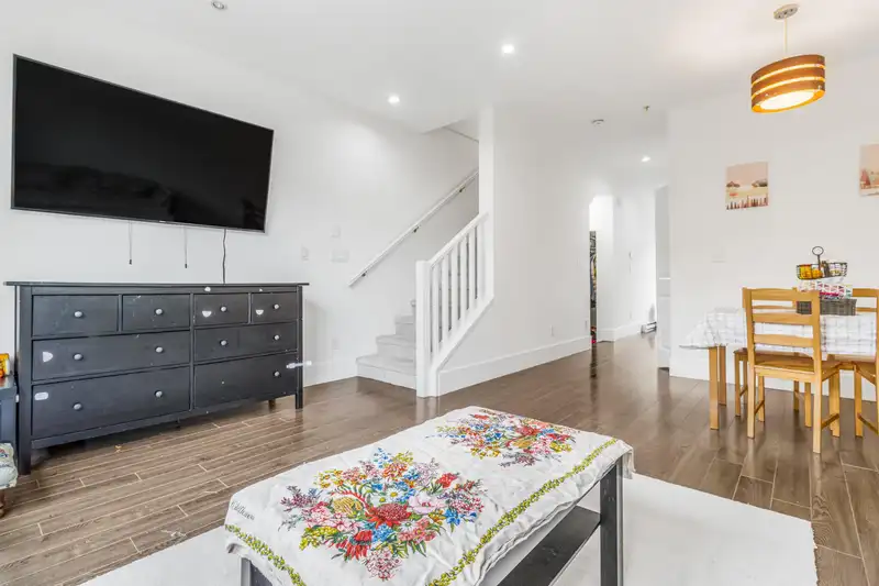 13 19752 55A AVENUE - photo 4 of 27