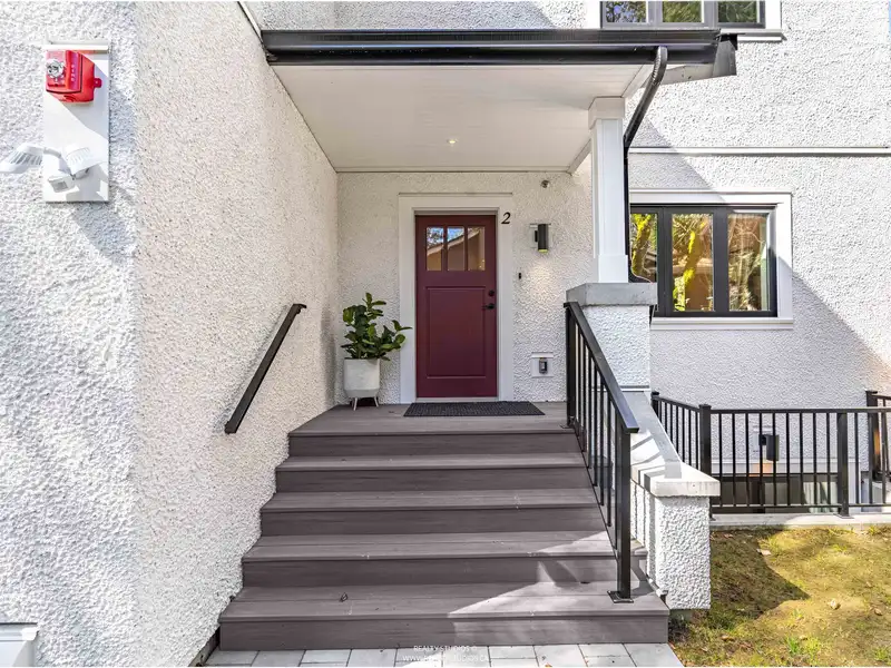 2 4088 MAPLE CRESCENT - photo 1 of 39