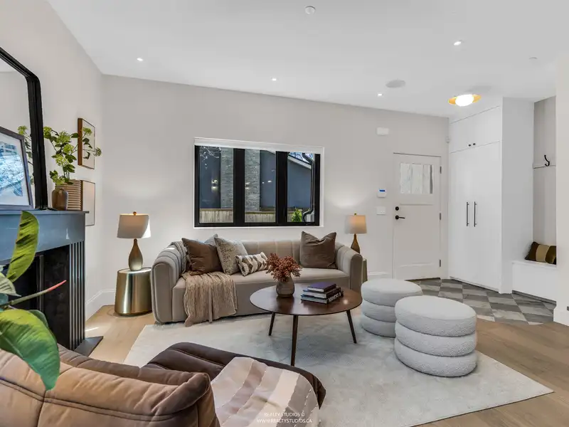 2 4088 MAPLE CRESCENT - photo 2 of 39
