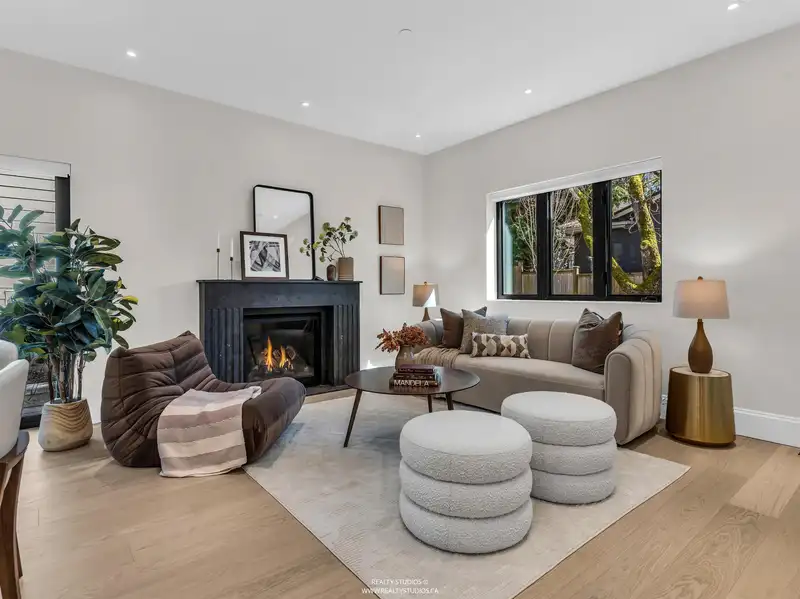2 4088 MAPLE CRESCENT - photo 4 of 39