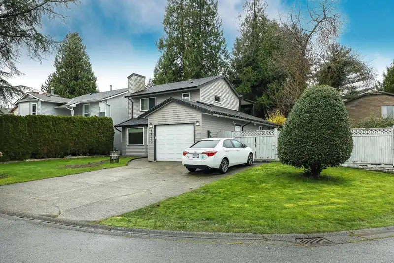 6653 130A STREET - photo 2 of 40