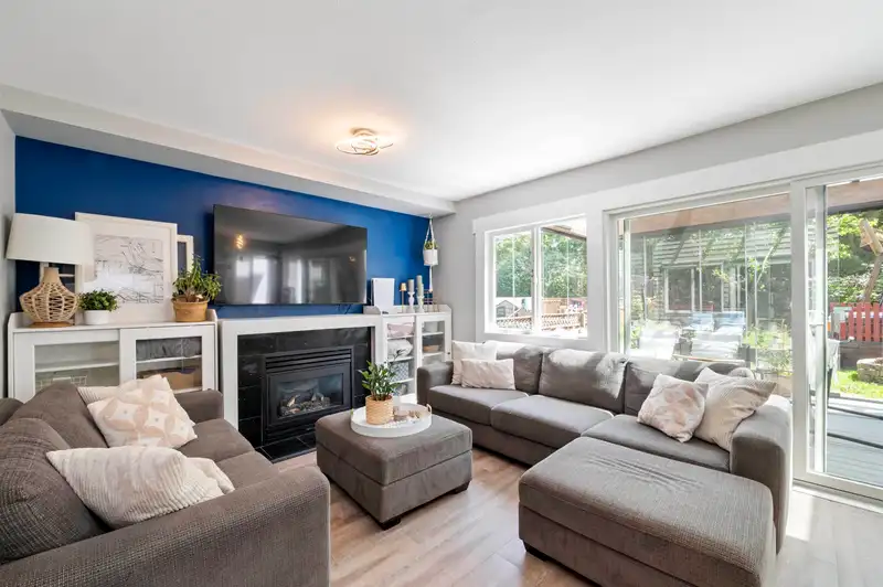 61 8888 216 STREET - photo 4 of 39