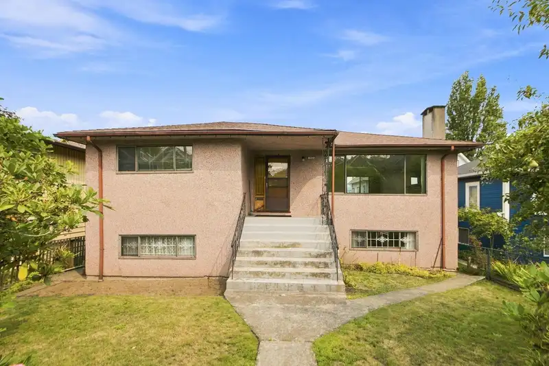 1955 TURNER STREET - photo 3 of 39