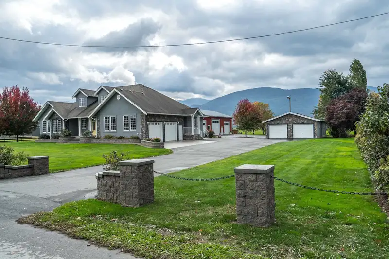 42872 SOUTH SUMAS ROAD - photo 2 of 35
