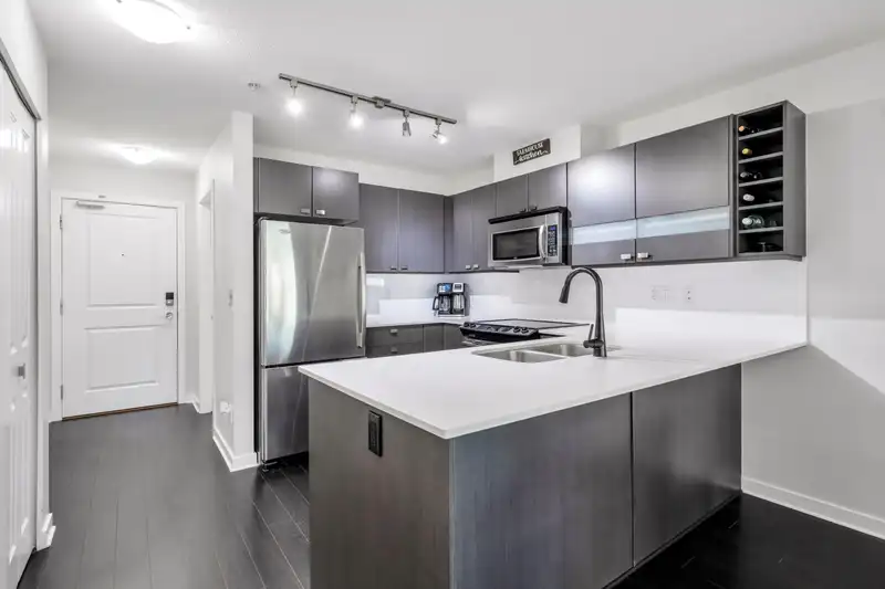 225 21009 56 AVENUE - photo 1 of 28