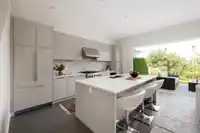 2 5551 ADMIRAL WAY - thumbnail 9