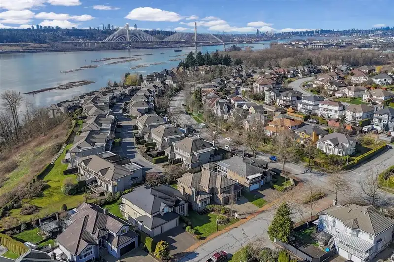2594 PALISADE CRESCENT - photo 3 of 40