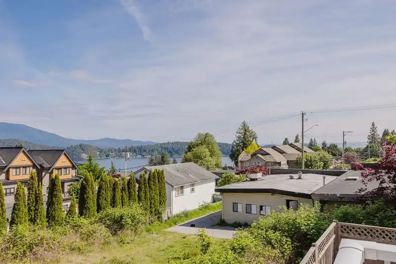 710 GIBSONS WAY - photo 4 of 28