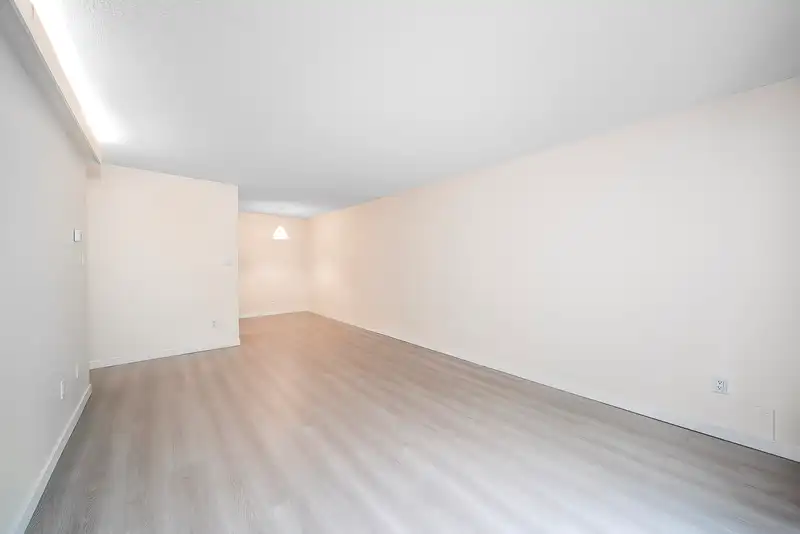 326 8500 LANSDOWNE ROAD - photo 3 of 25