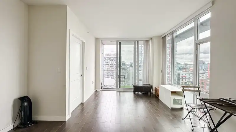 1002 1708 ONTARIO STREET - photo 2 of 24